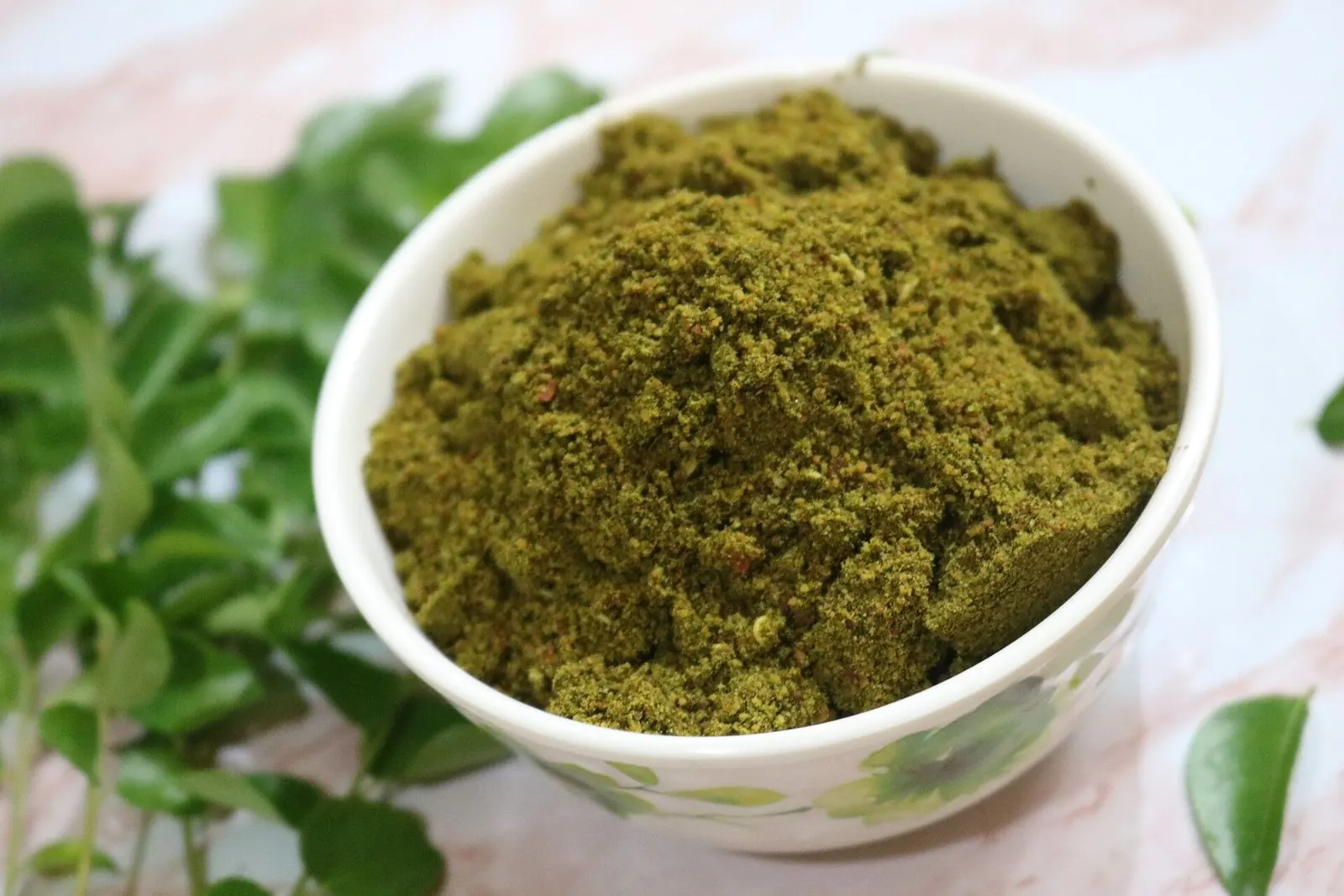 Moringa leaf powder with fresh moringa leaves